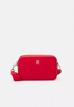 Сумка Tommy Hilfiger СУМКА ESSENTIAL CAMERA BAG, цвет fierce red