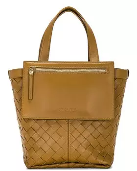 Сумка-тоут Bottega Veneta Small Flip Flap, цвет Acorn & Muse Brass