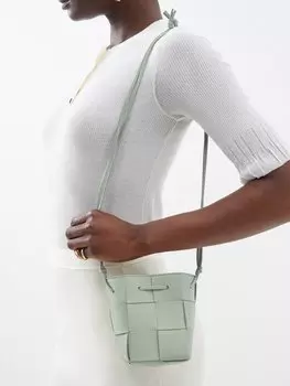 Сумка-ведро casette mini из кожи intrecciato Bottega Veneta, зеленый
