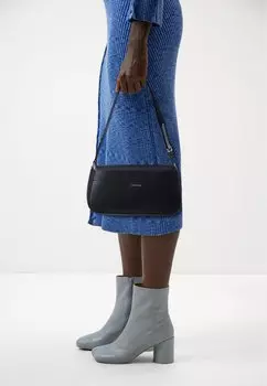 Сумочка Business Shoulder Bag Saffiano Calvin Klein, цвет black/sand pebble