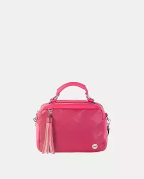 Сумочка цвета фуксии в том же тоне, сочетающая фактурный и гладкий материал Volum