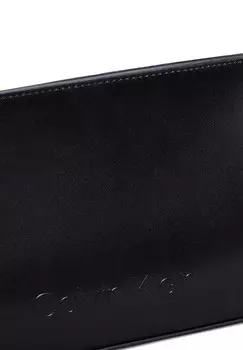 Сумочка EMBOSSED LOGO SHOULDER BAG Calvin Klein, черный