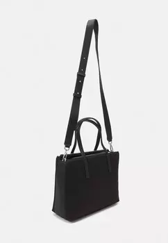 Сумочка Must Medium Tote Calvin Klein, черная