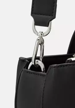 Сумочка Must Medium Tote Calvin Klein, черная