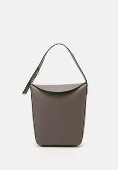 Сумочка SOFT SCULPT BUCKET BAG Calvin Klein, светло-серый