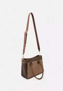 Сумочка Steve Madden, цвет Taupe Multi