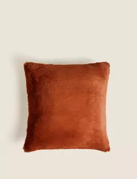 Супермягкая подушка из искусственного меха Marks & Spencer