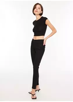 Суперузкие черные женские джинсовые брюки с нормальной талией Levis