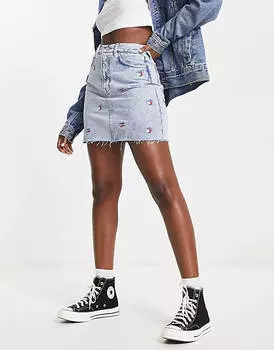 Светлая джинсовая мини-юбка с логотипом Tommy Jeans