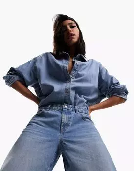 Светлая джинсовая рубашка в стиле минимализма ASOS