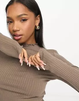 Светло-коричневый топ JDY – с высоким вырезом и рюшами по низу