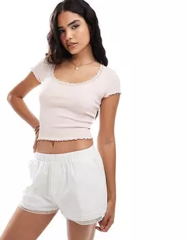 Светло-розовая футболка с короткими рукавами и кружевной отделкой Miss Selfridge