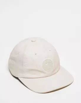 Светло-розовая кепка с ремешком adidas Relaxed Resort