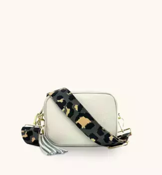 Светло-серая кожаная сумка через плечо с серым леопардовым ремешком Apatchy London, серый