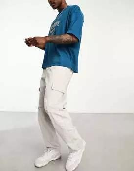 Светло-серые брюки-карго прямого кроя Bershka.