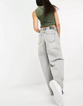 Светлые винтажные джинсы с напуском Stradivarius Soft Touch