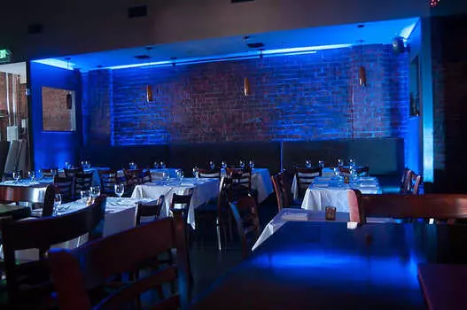 Светодиодный барный светильник American DJ MEG040 Mega Bar RGBA 42 дюйма MEG040 Mega Bar RGBA 42" LED Bar Light