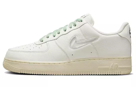 Свежие сертифицированные кроссовки Nike Air Force 1 Low Jewel