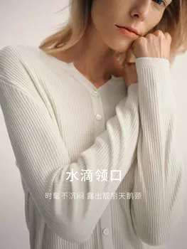 Свитер бархатный Mai Meng с V-образным вырезом, белый