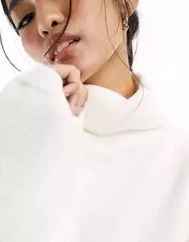 Свитер цвета экрю Bershka