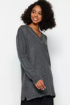 Свитер из мягкого трикотажа с V-образным вырезом и вышивкой антрацитового камня Trendyol Modest, серый