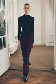 Свитер из тонкой тяжёлой плёнки ZARA, черный
