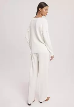 Свитер Makalu, цвет Mleczny