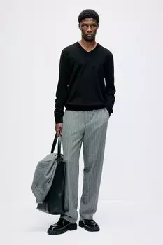Свитер облегающего кроя из тонкой вязки с v образным вырезом H&M, черный