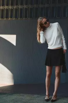 Свитер однотяжной вязки с искусственными жемчугами ZARA, экрю