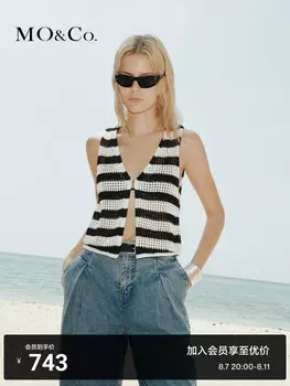 Свитер полосатый Moco Moanke с V-образным вырезом и открытым вырезом, белый / черный