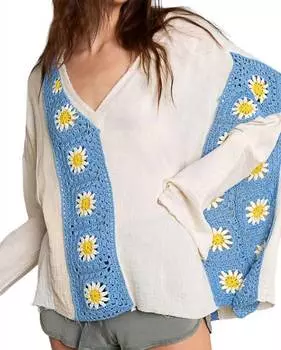 Свитер с нашивками «Бабушка» белого цвета POL