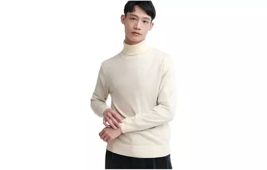 Свитер унисекс молочно-белый Uniqlo, слоновая кость