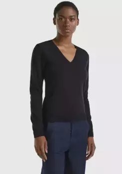 Свитер United Colors of Benetton с V-образным вырезом классической формы, черный