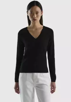 Свитер United Colors of Benetton с V-образным вырезом: неподвластный времени образ и универсальное применение, черный