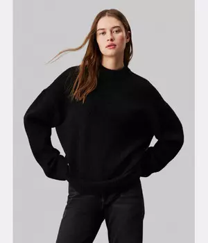 Свитер женский Calvin Klein Jeans объемный, черный