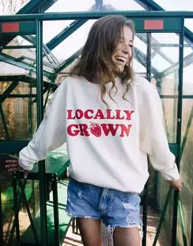 Свитшот унисекс с надписью "клубника" Batch1 ванильного цвета