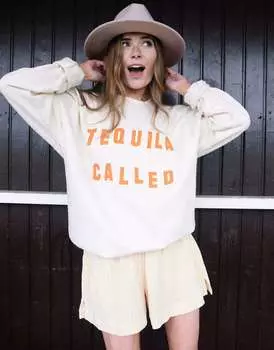 Свитшот унисекс с текилой и слоганом Batch1 ванильного цвета