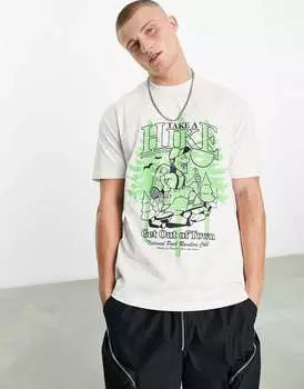 Свободная бежевая футболка с походным принтом ASOS