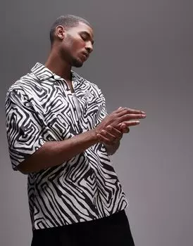 Свободная черно-белая рубашка с короткими рукавами и животным принтом Topman