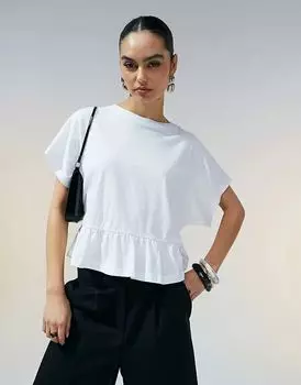 Свободная футболка с короткими рукавами и баской из льна белого цвета ASOS DESIGN