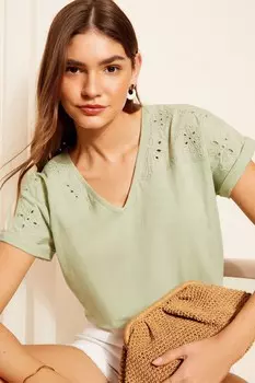 Свободная футболка с короткими рукавами V-образным вырезом и вырезами Friends Like These, зеленый