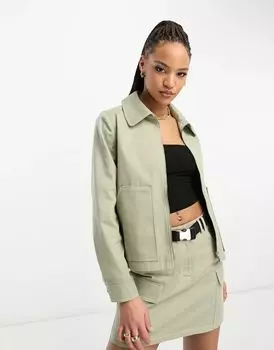 Свободная куртка в стиле хаки Miss Selfridge с застежкой-молнией, накладными карманами и контрастной строчкой, однотонная