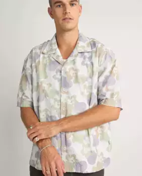 Свободная мужская рубашка свободного кроя с короткими рукавами и цветочным камуфляжным принтом Rhythm, мультиколор