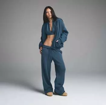 Свободная толстовка с капюшоном на молнии SKIMS, цвет indigo