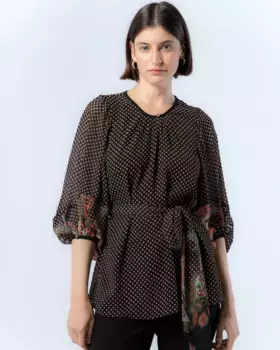 Свободная женская блузка с комбинированным принтом Матильда Niza, черный