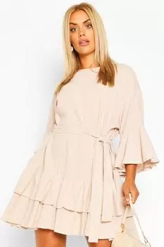 Свободное платье из хлопка плюс с завязкой на талии и рюшами boohoo, бежевый
