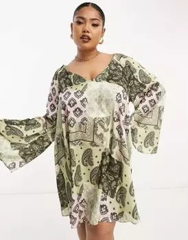 Свободное платье мини с узором пейсли ASOS DESIGN Curve, V-образным вырезом, рукавами-кимоно и перекрещенной спинкой
