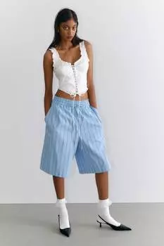 Свободные хлопковые шорты длиной до колена с заниженной талией Monki, синий