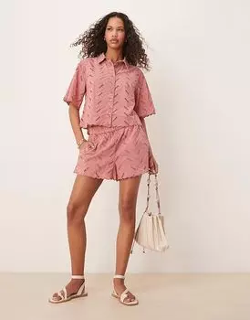 Свободные шорты ASOS DESIGN с геометрическим узором и вышивкой розового цвета