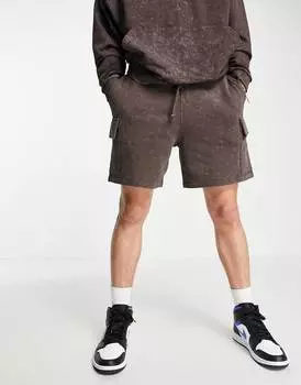 Свободные шорты коричневого цвета с карманами-карго ASOS DESIGN